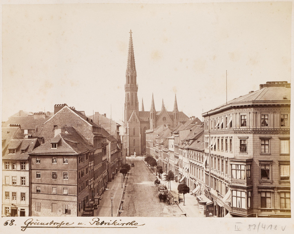 Grünstraße mit Blick auf die Petrikirche