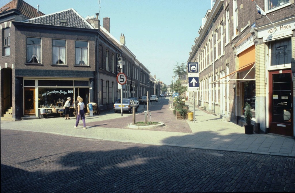 Nijhoffstraat gezien vanaf de Hommelseweg