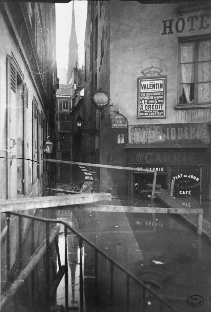 Inondation. Angle de la rue des Chantres et de la rue des Ursins