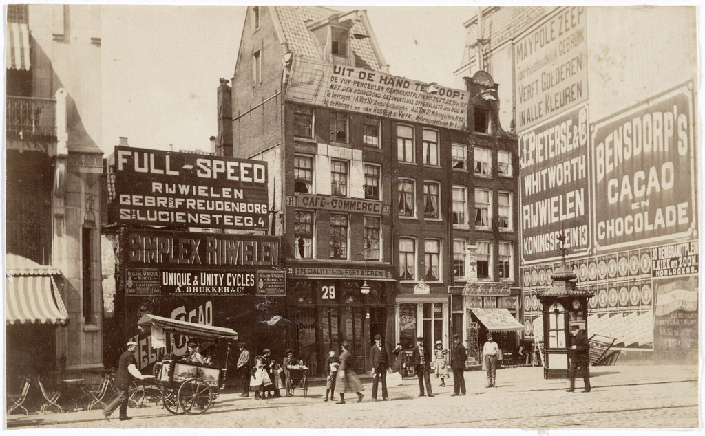 Rembrandtplein 25-33, in 1902 gesloopt voor het Rembrandt Theater