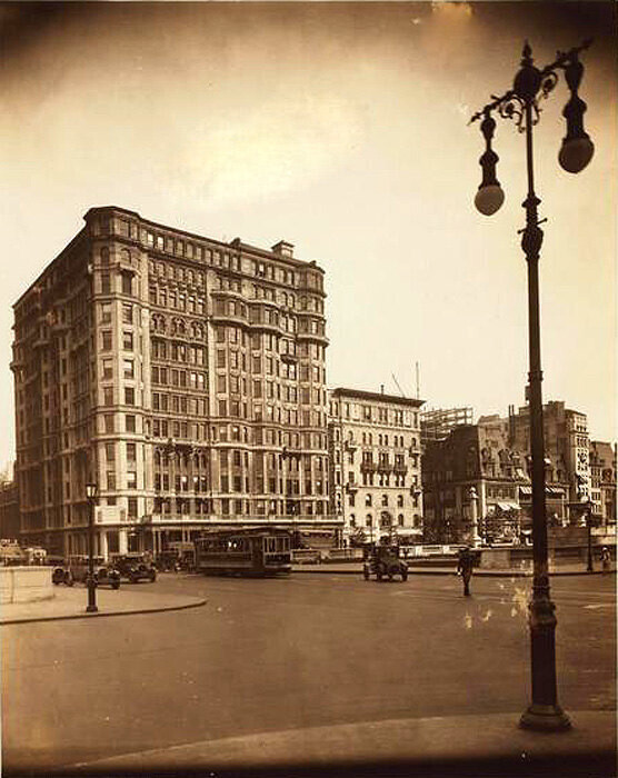 Savoy Hotel, S.E. corner of Fifth Avenue and 59th Street, now demolished. June, 1925.