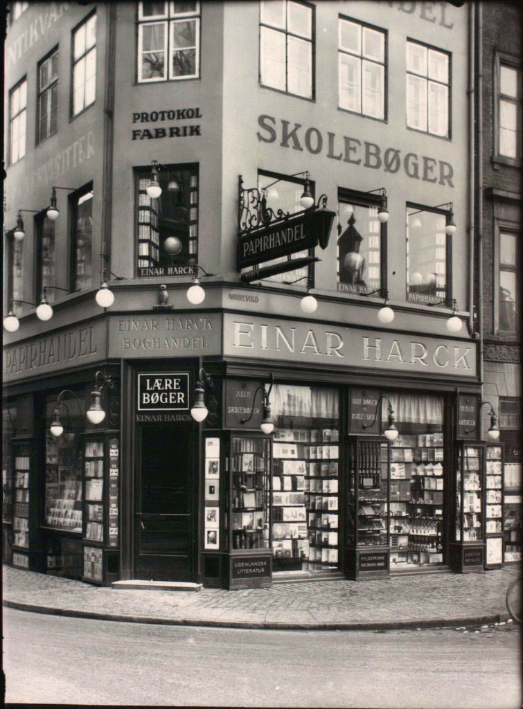 Einar Harcks Boghandel På Hjørnet of Fiolstræde og Nørre Voldgade