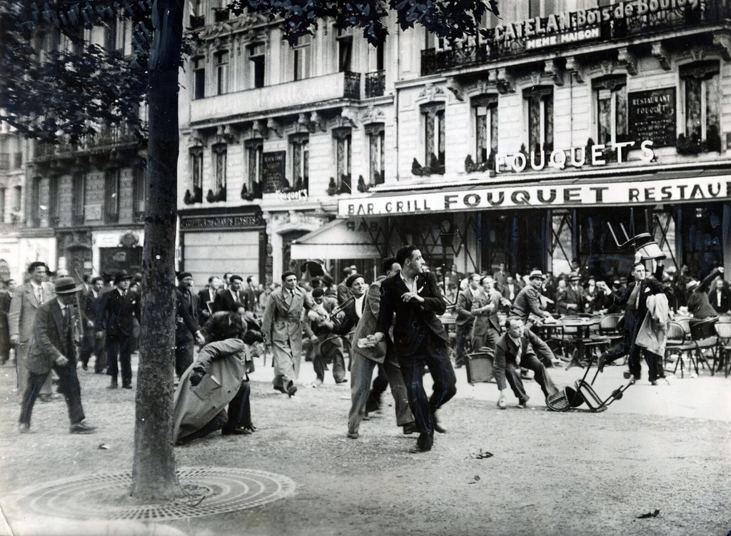 Avenue des Champs-Élysées, 99