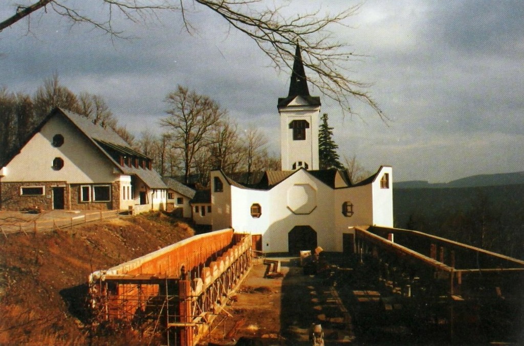 Zlaté Hory. Кostel Panny Marie Pomocné (Mariahilf), nový kostel krátce po dostavění