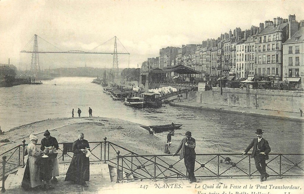 Le quai de la Fosse et le pont transbordeur, vue prise de la Petite Hollande