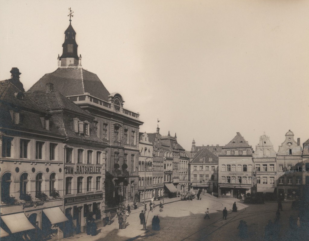Markt mit Rathaus, Düren