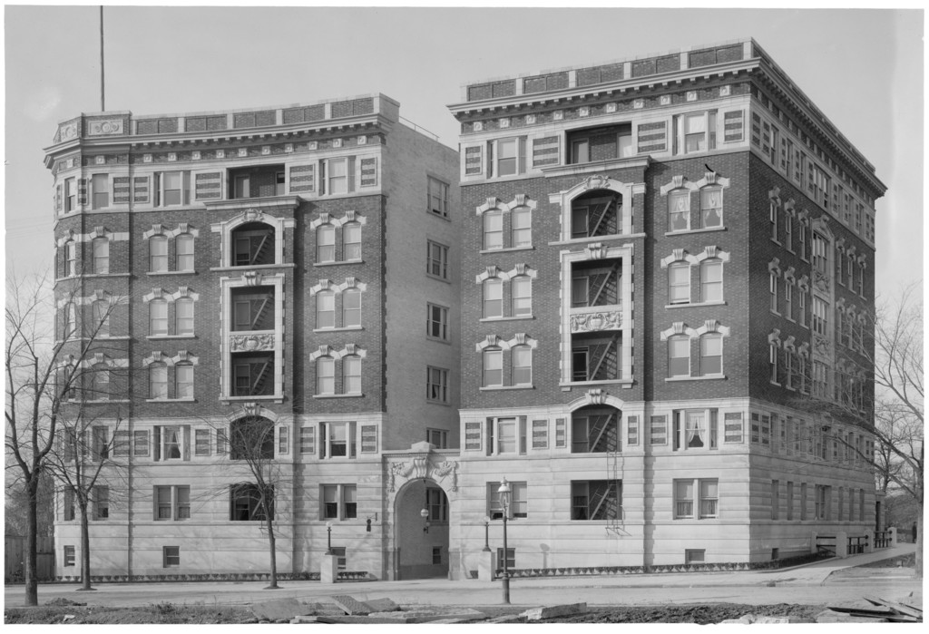 Fort Washington Avenue and West 160th Street. Rivercrest apartment building