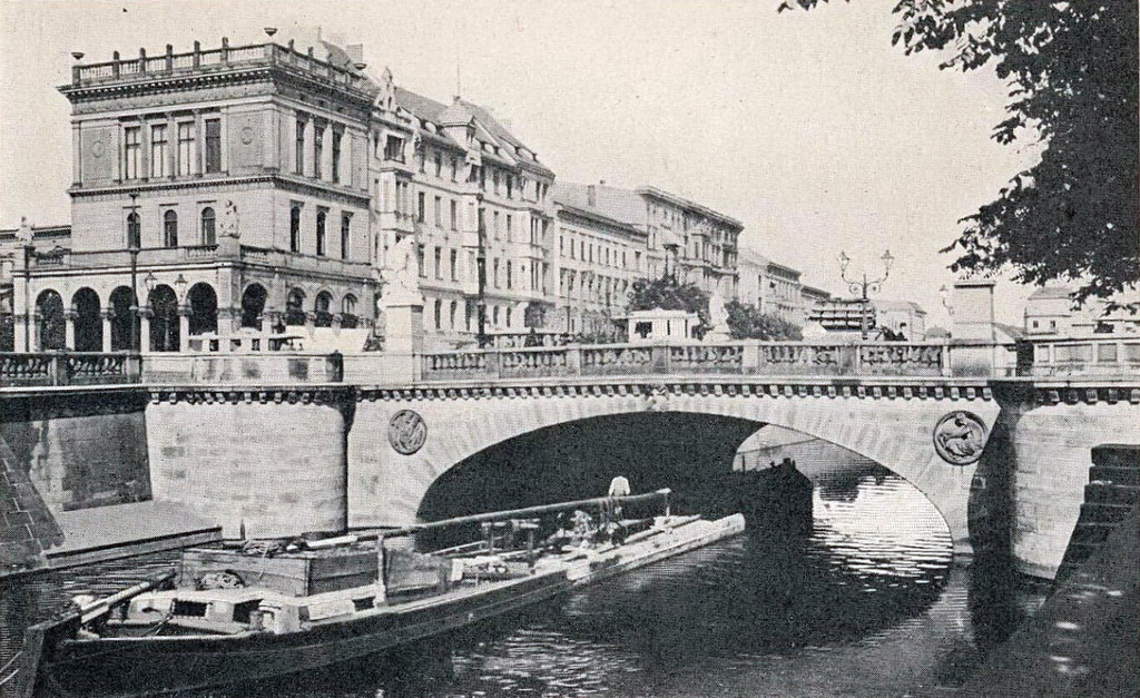 Blick über die Belle-Alliance-Brücke zum Halleschen Tor