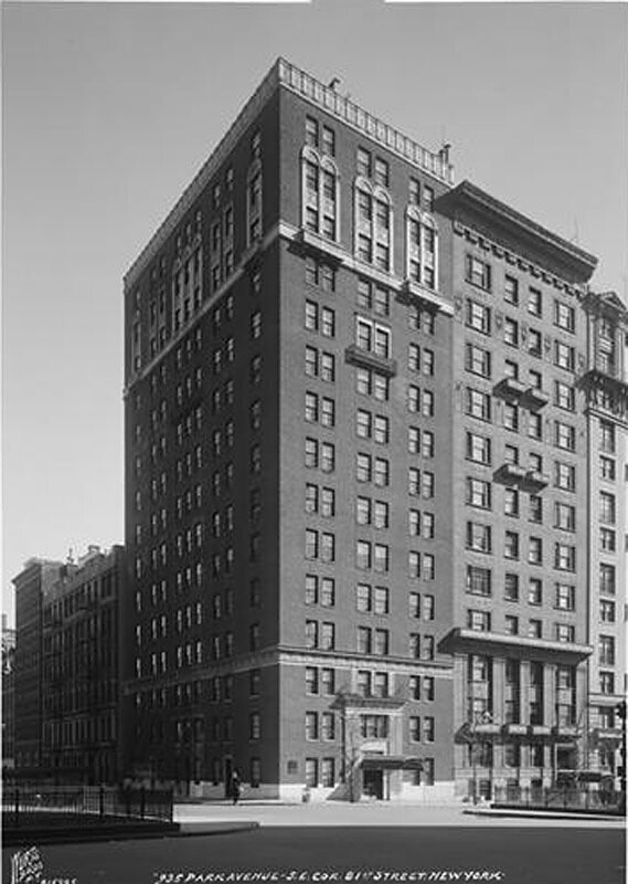 935 Park Avenue at 81st Street, S.E. corner. Apartment buildings, exterior.