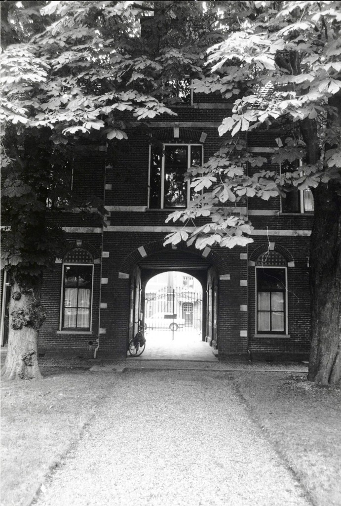 Alkmaar. Hofje Paling en van Foreest, binnenzijde van de ingang aan de Steijstraat