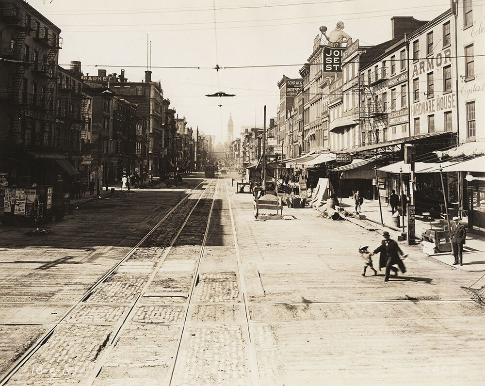 2nd and Market Streets, looking West