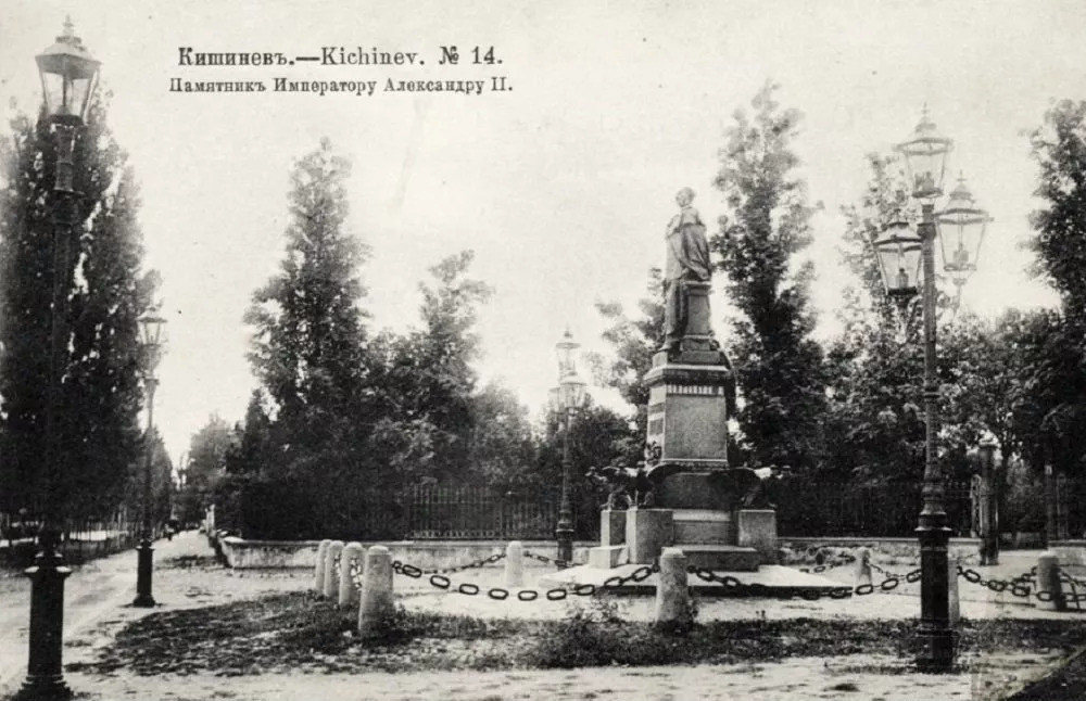 Monumentul împăratului Alexandru al II-lea