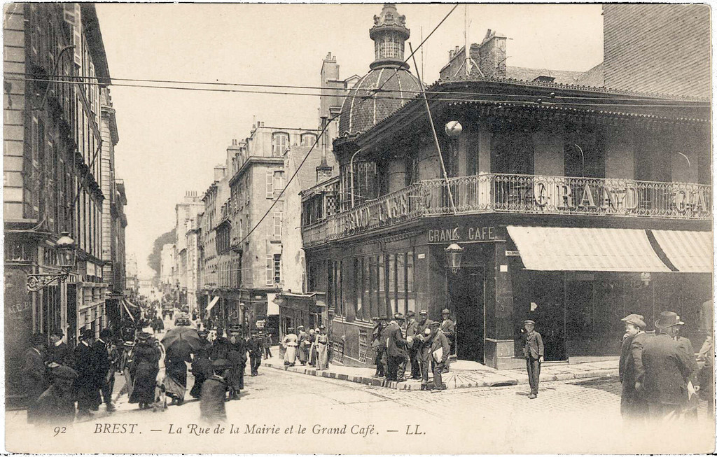La Rue de la Mairie et le Grand Café