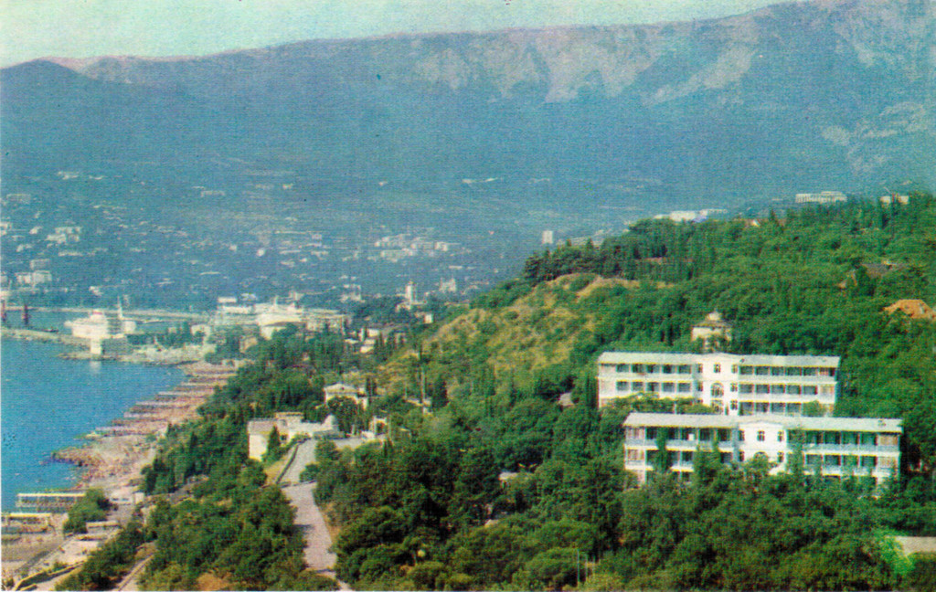 Вид на Масандрівський парк і готель 
