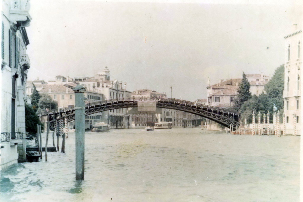Vista del ponte dell'Accademia