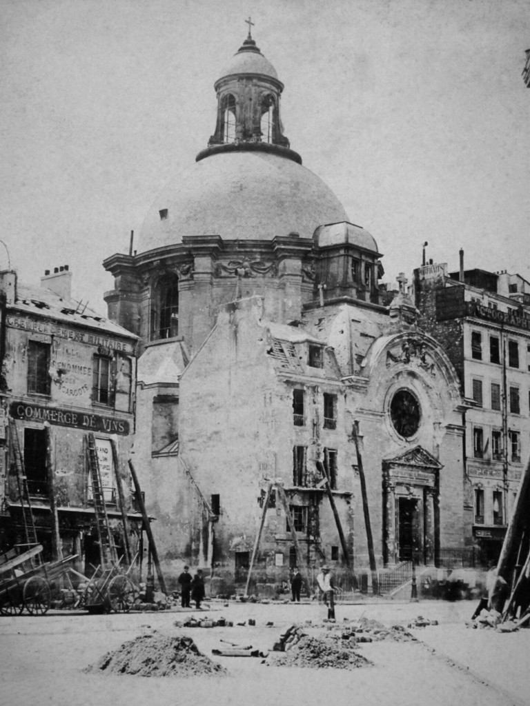 La rue Saint-Antoine et le temple du Marais après les combats et les incendies de la Commune