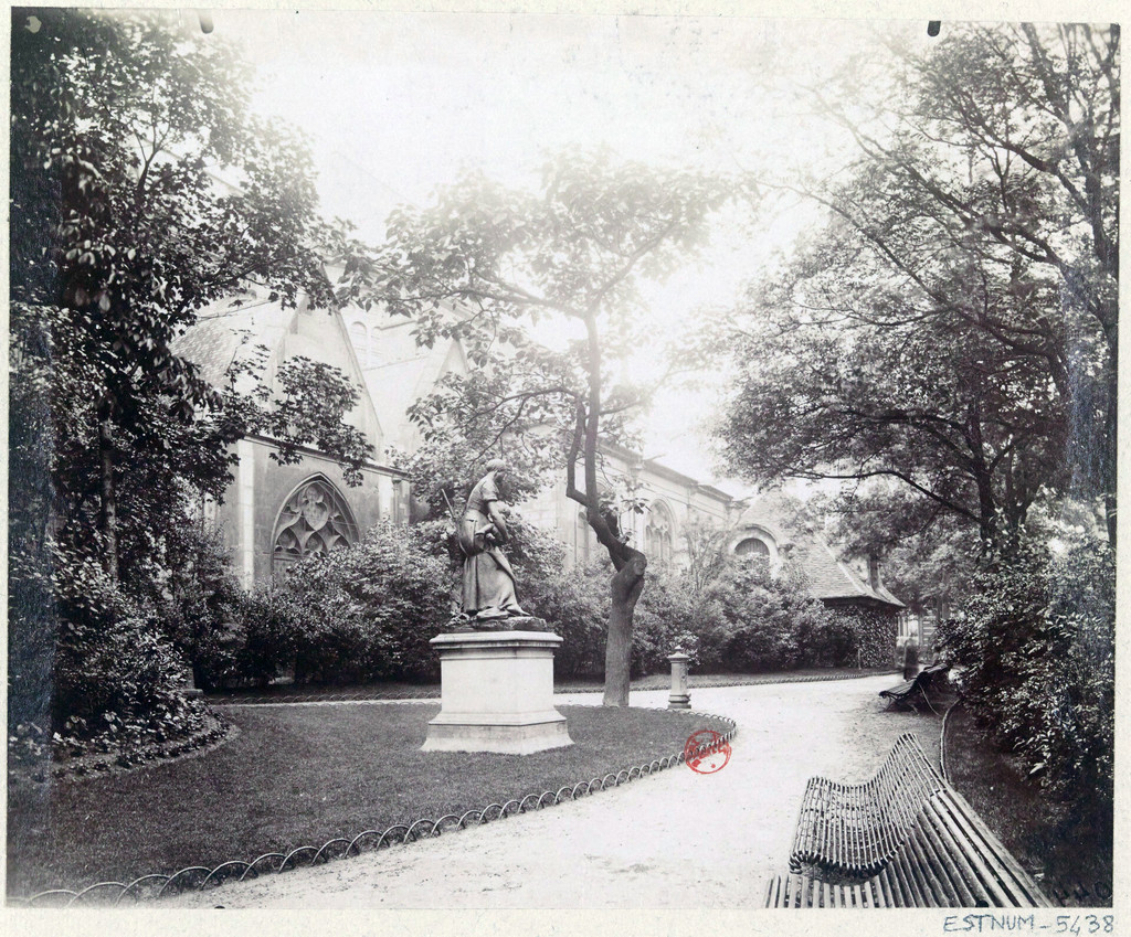 Square St. Médard. Ancien cimetière St. Médard