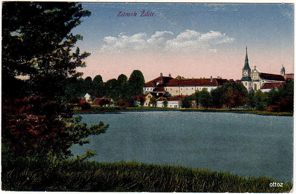 Žďár nad Sázavou. Pohled přes Bránský rybník