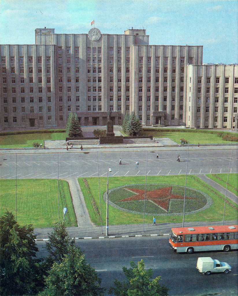 Плошча Леніна. Дом Саветаў