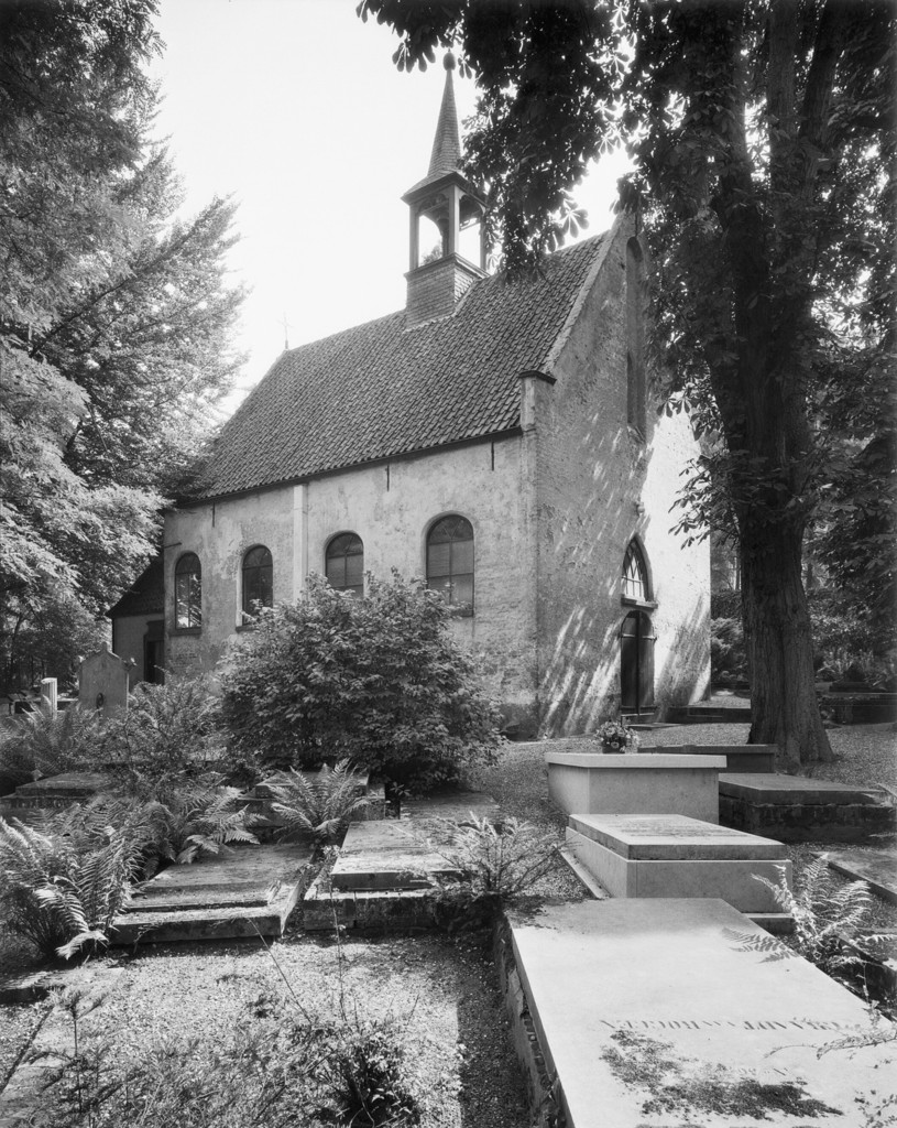 Rijksstraatweg 38, Ubbergen. Hervormde Kerk, begraafplaatsen
