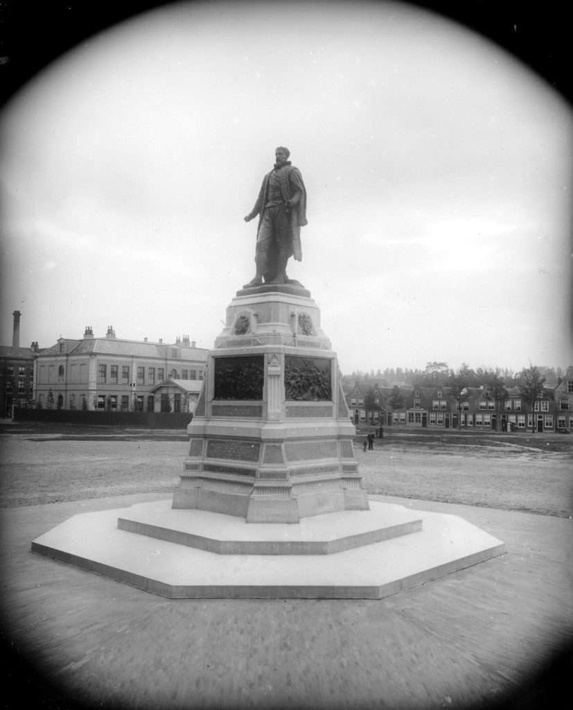 Standbeeld van burgemeester P.A. van der Werff