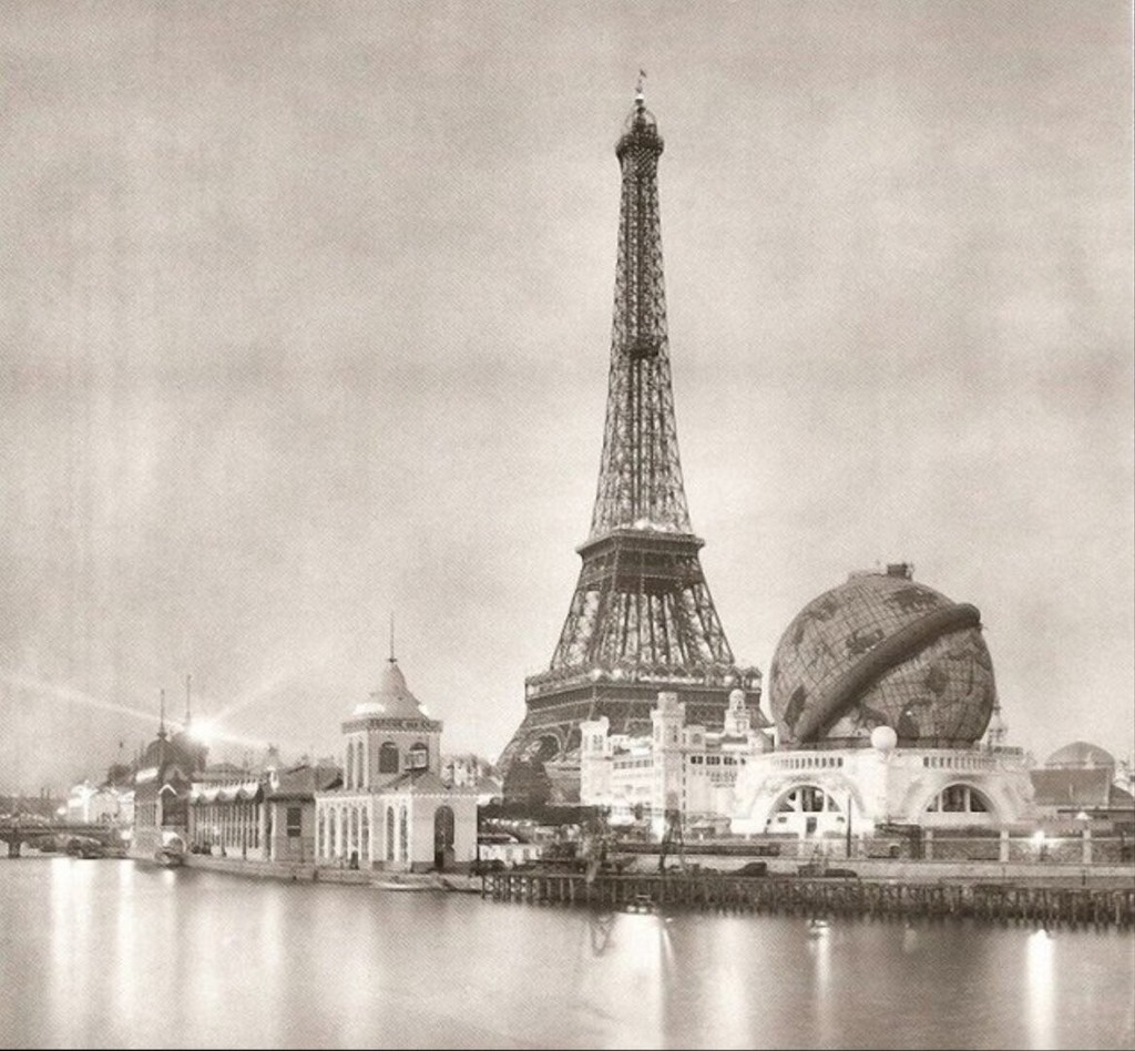 Tour Eiffel/Globe Céleste