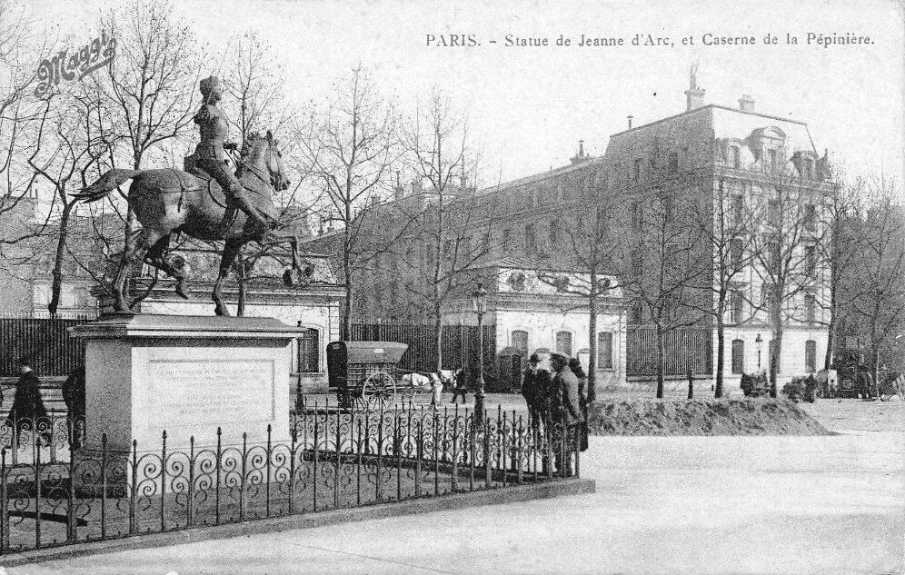 Statue de Jeanne d'Arc et Caserne de la Pepiniere