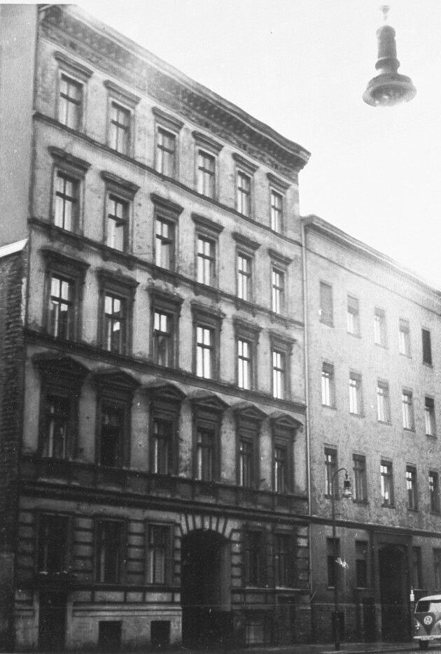 Ritterstraße 2b.