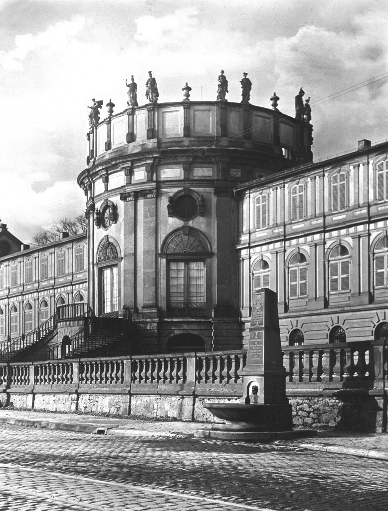 Rotunde, Hauptflügel, Schloss Biebrich