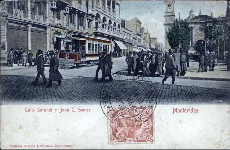 Montevideo. Calle Sarandí y Juan Carlos Gómez
