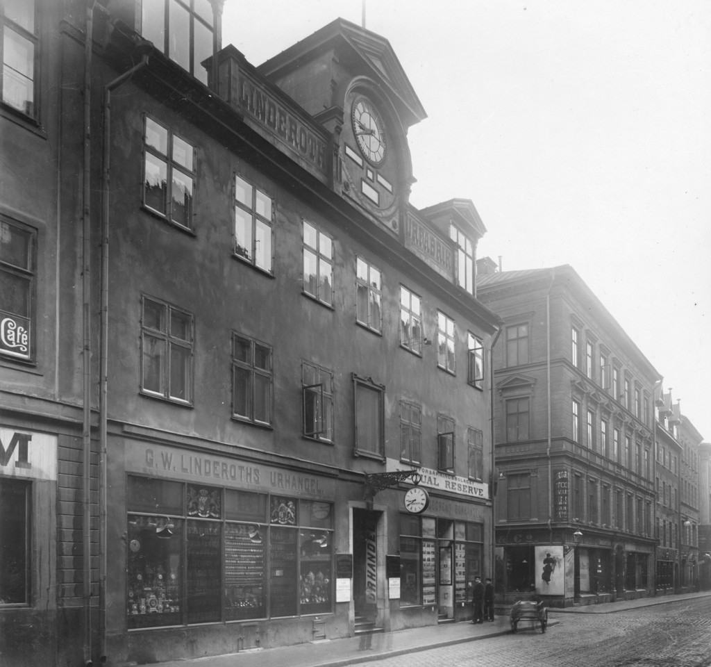 Linderoths urfabrik, Drottninggatan 28