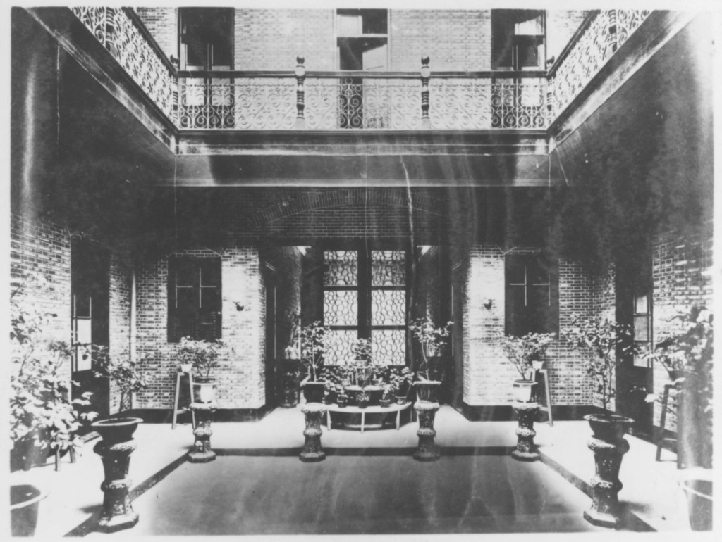 Interior courtyard in the Zhao family residence 扆虹园, 上海赵家花园