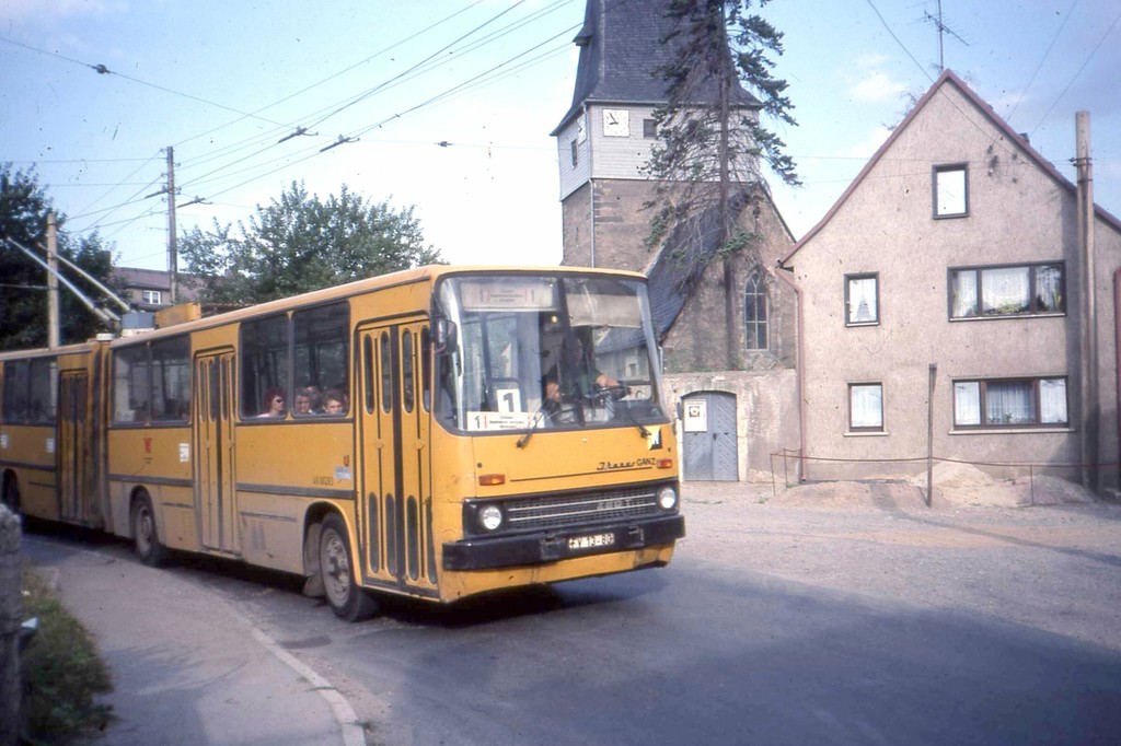 Ikarus 280T in vor der Ehringsdorfer Kirche