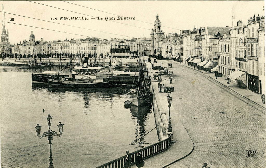 La Rochelle. Le quai Duperré et la Grosse Horloge