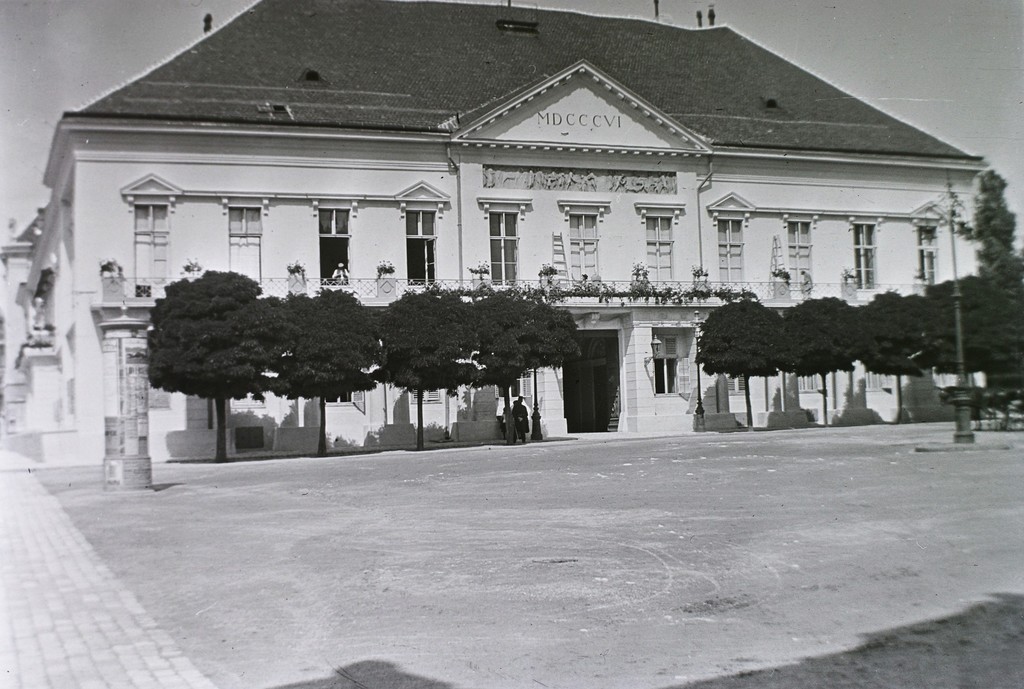 Szent György tér, Sándor-palota