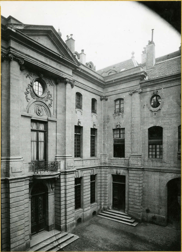 Rue de la Cité: maison De Saussure