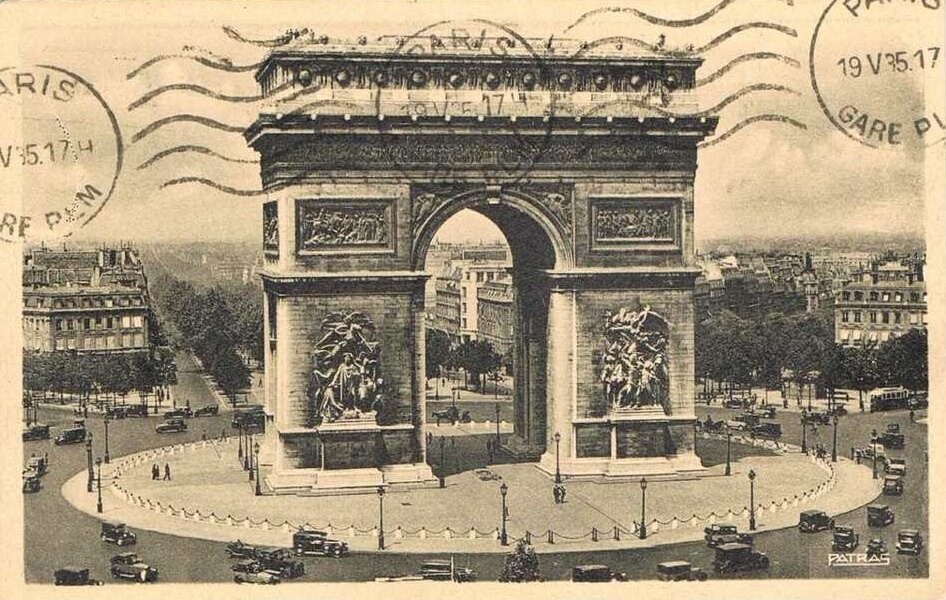Arc de Triomphe (fr. Arc de triomphe de l'Étoile)
