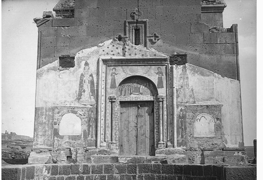Սբ. Մարիանե եկեղեցու արևմտյան ճակատը Фрески западного фасада церкви Св. Марине