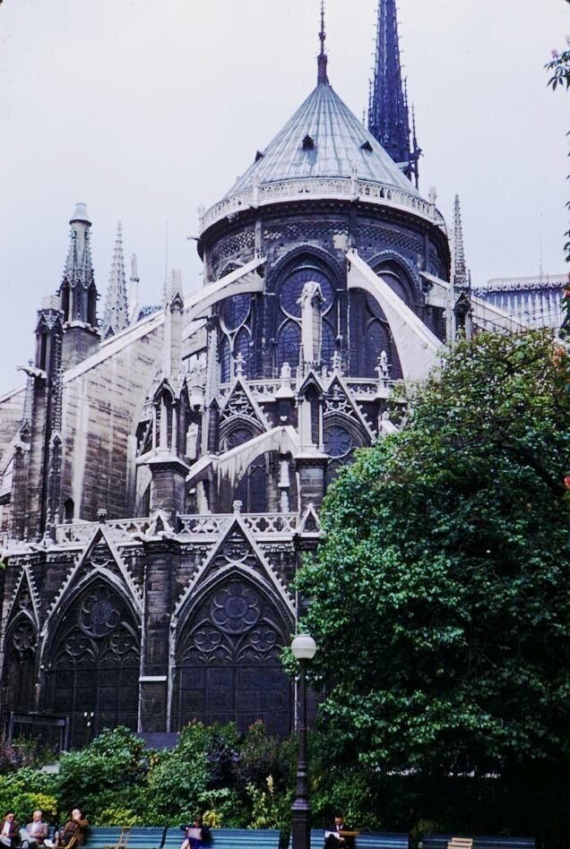 Vue depuis l'Est de Notre Dame de Paris