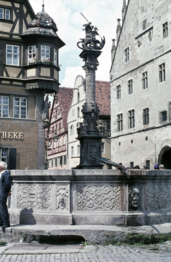 Rothenburg ob der Tauber. Georgsbrunnen