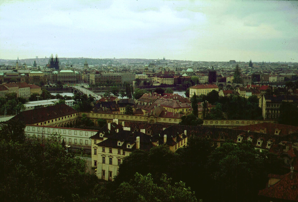 Valdštejnský palác. Pohled z vyhlídkového místa Na Opyši
