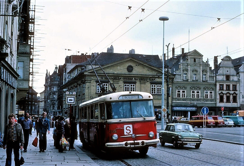 Trolejbus Škoda 9Tr na Náměstí