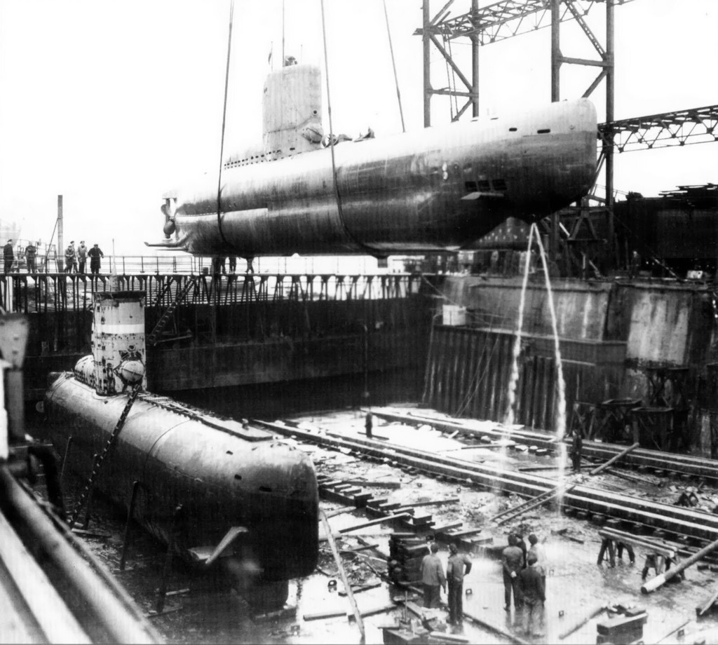 Installation des U-Bootes im Dock