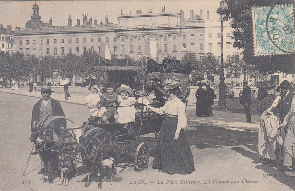 Lyon - La Place Bellecour, La Voiture aux Chèvres