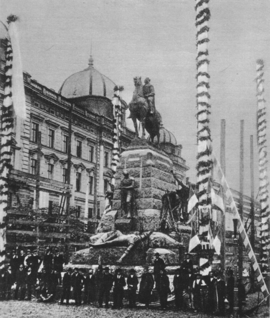 Monument during the unveiling ceremony July 15, 1910