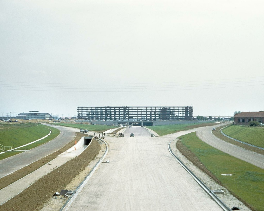 Orly-Sud, la construction des Installations Terminales