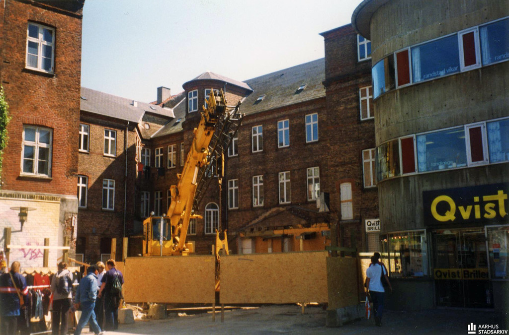 Telefontorvet med bagsiden af Søndergades bygninger