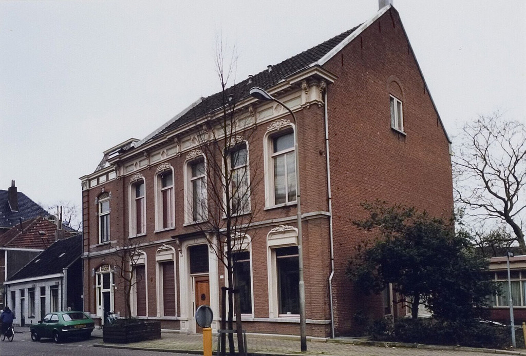 Tilburg. Korvelseweg 154a - 154b. Fabrikantenhuis