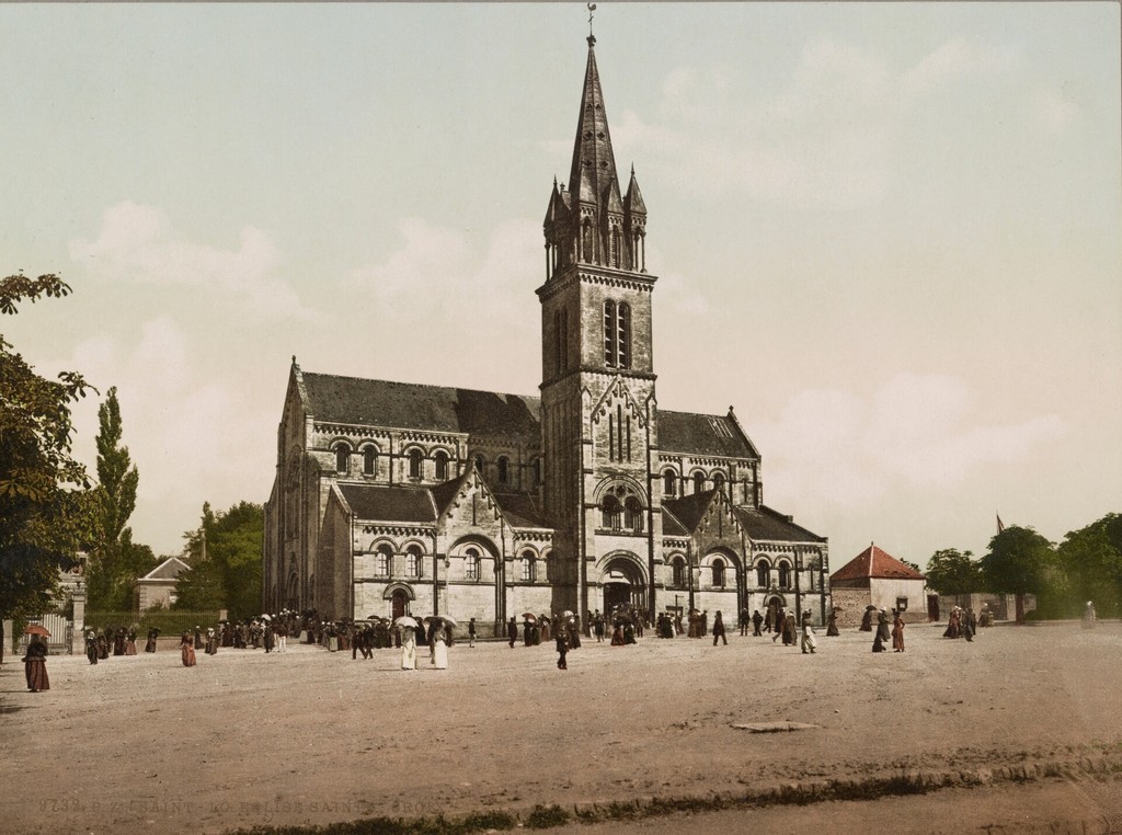 Saint-Lô. Place et Église Sainte-Croix