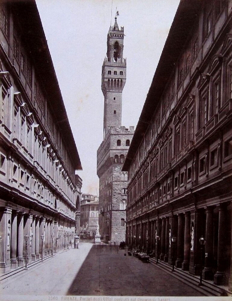Firenze - Portici degli Uffizi costruiti sul disegno del Vasari